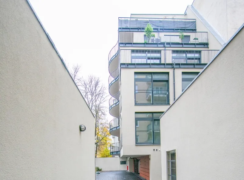 Boxhagener Str im Gartenhaus: 3 Zi-Whg mit EBK und Aufzug — photo 1